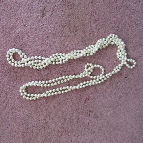 Vintage Faux Pearl Necklace - Picture 6 of 10